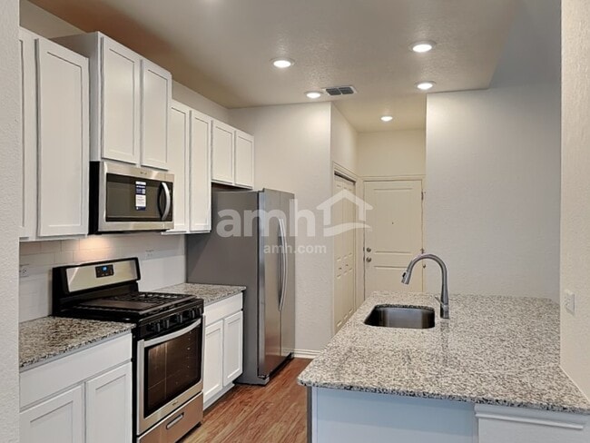 Foto del edificio - 2733 Meadowood Heights