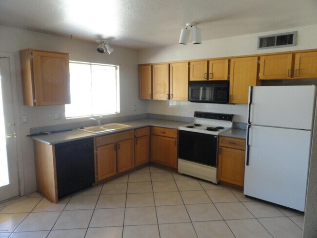 Building Photo - 3338 W Tonto Ln