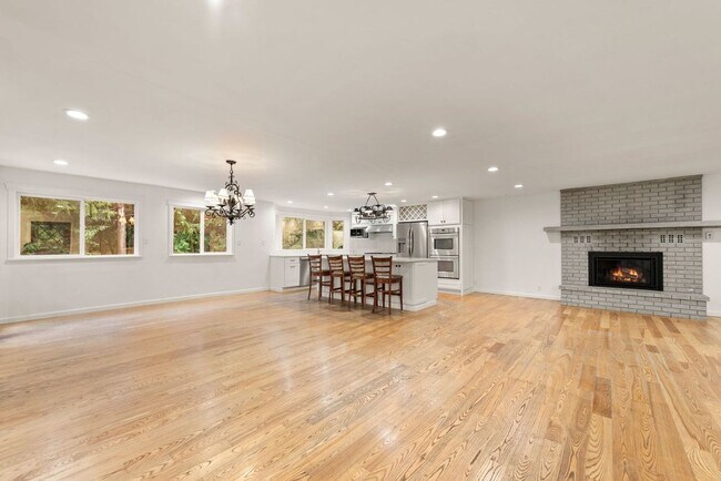 Foto del edificio - Beautiful & stunning 6-bed, 3-bath house in Edmonds for rent!