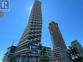 Building Photo - 448 Burnhamthorpe Rd W
