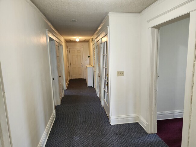 Foto del edificio - 1221 E 5th St