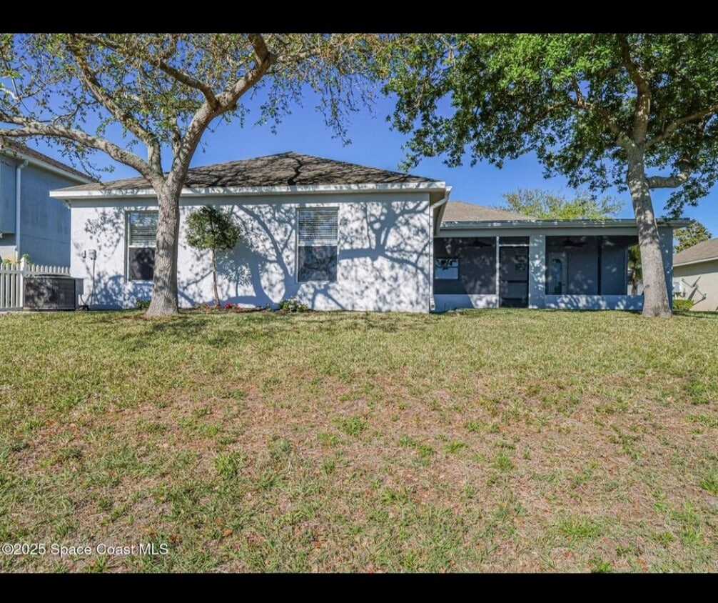 Building Photo - 5938 Ridge Lake Cir