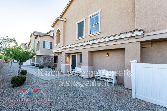 Foto del edificio - 9233 E Neville Ave