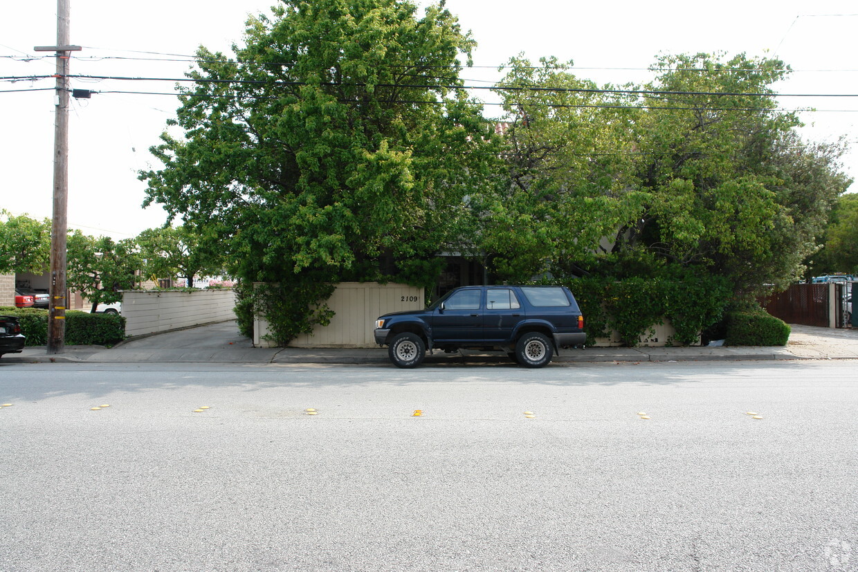 Building Photo - 2109 Palm Ave