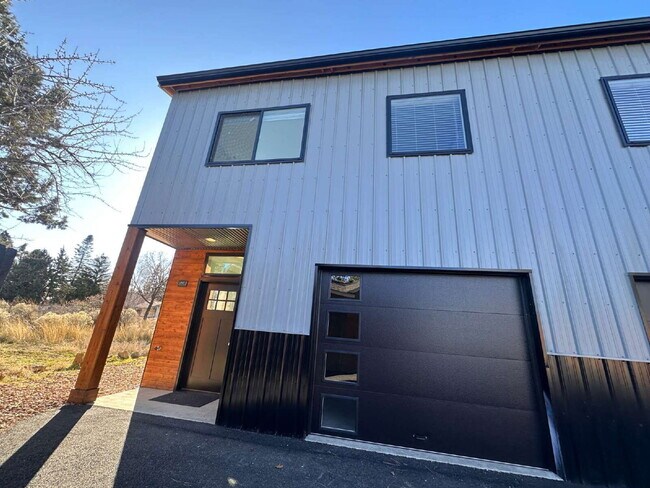 Building Photo - 20611 Independence Way