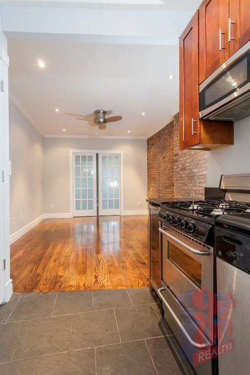 Foto del edificio - 380 E 10th St