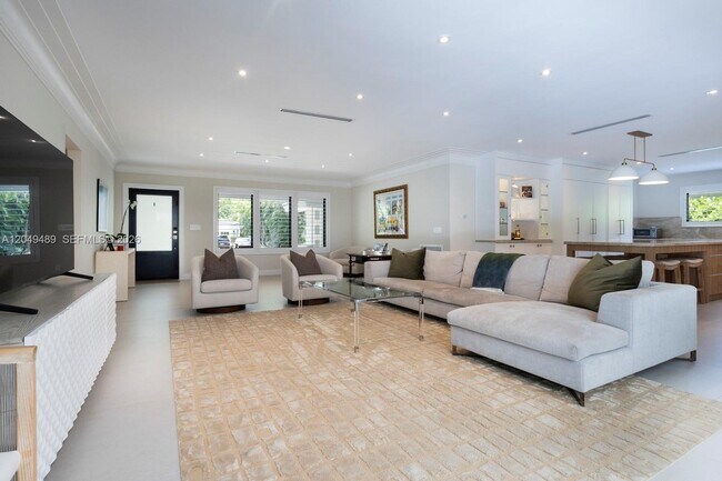 Foto del edificio - 6835 Camarin St