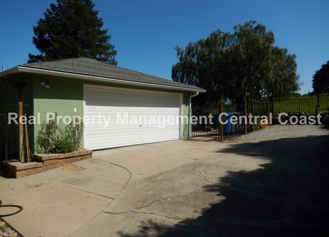 Building Photo - Single level San Luis Obispo Home with Cha...