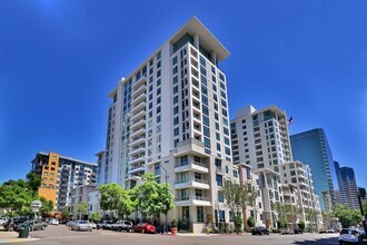Building Photo - 425 W Beech St