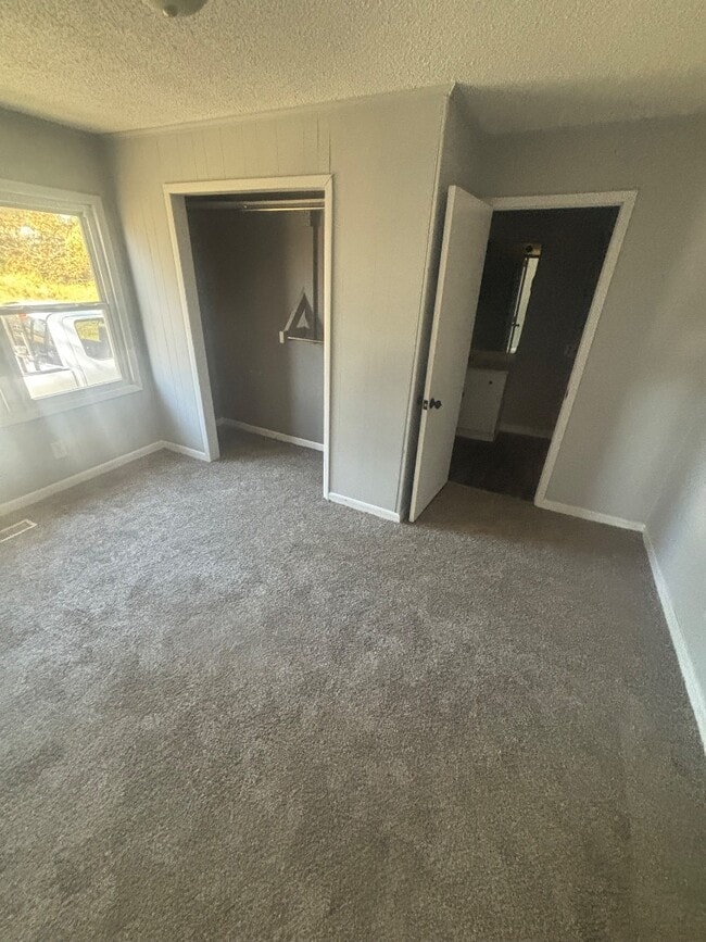 Building Photo - 2307 Chestnut St