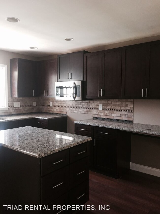 Building Photo - 4 br, 2 bath House - 815 OLD CASTLE ROAD