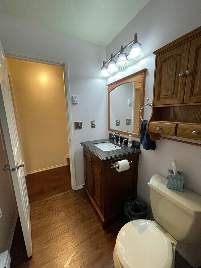 Foto del edificio - ***PENDING APPLICATION***Lovely Tri-Level Home with Spacious Yard, Pet Friendly!