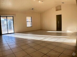 Building Photo - 4905 Kingsway Dr