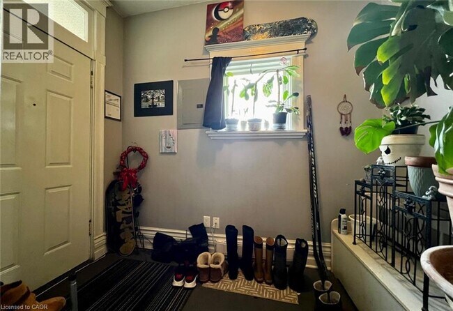 Photo du bâtiment - 631 Hamilton Rd