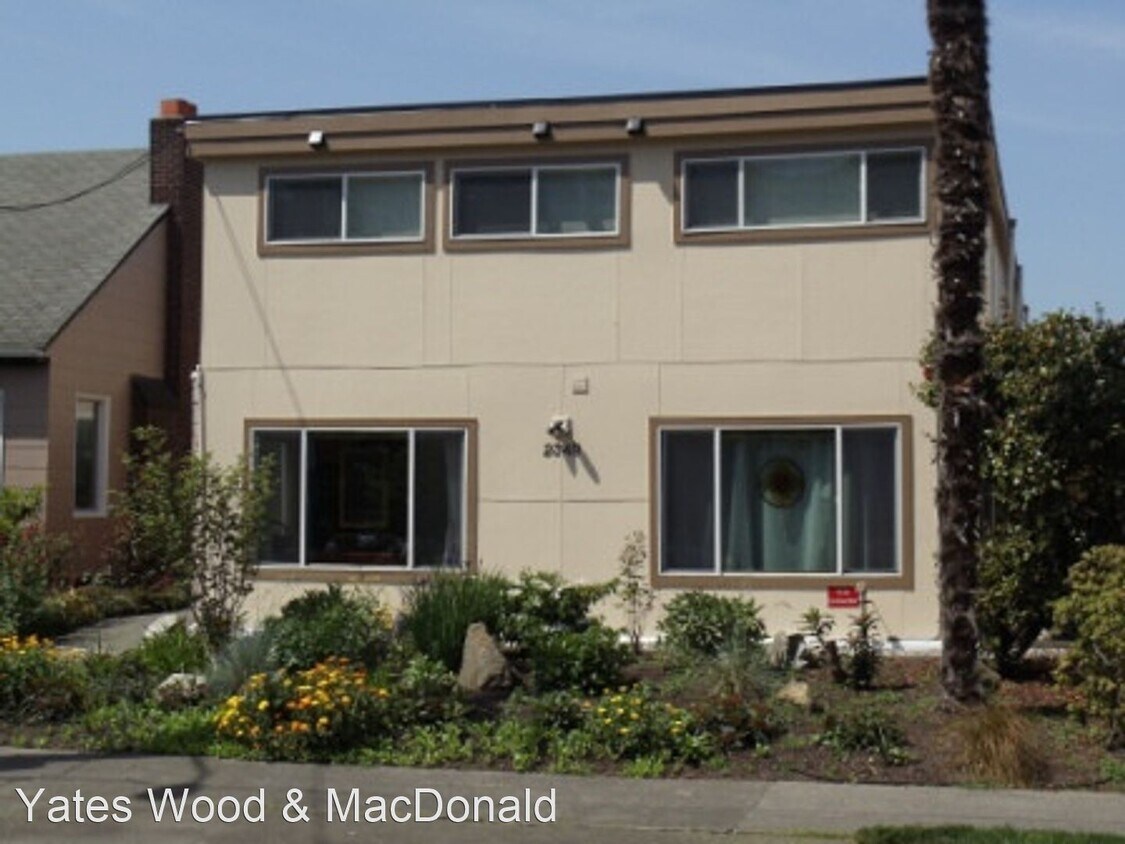 Foto principal - 1 br, 1 bath Apartment - 2349 Yale Ave. E.