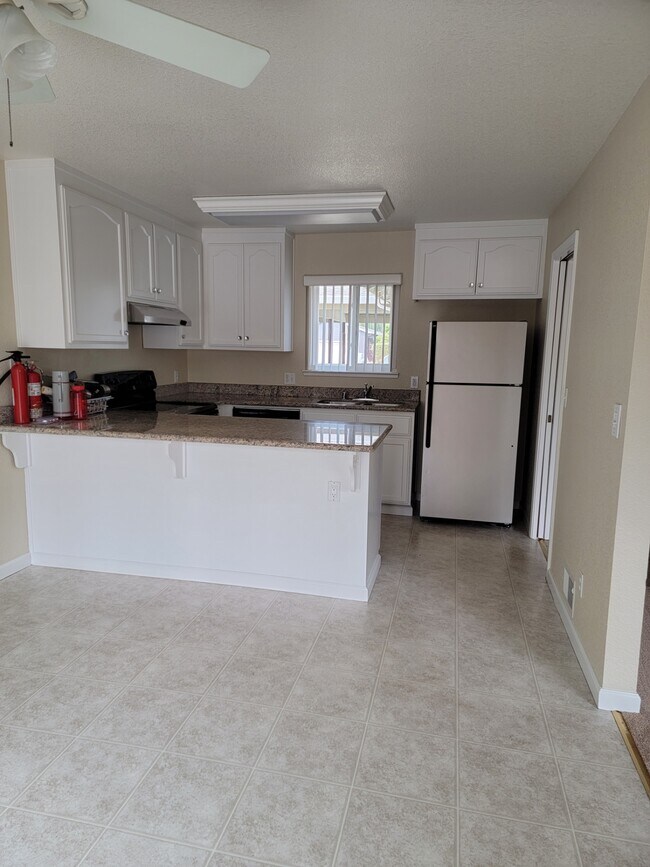 Kitchen - 737 Vaquero Dr