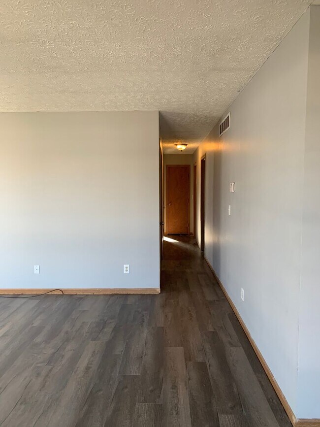 Foto del edificio - Beautiful 3 bed home 2 bath house w/ attac...