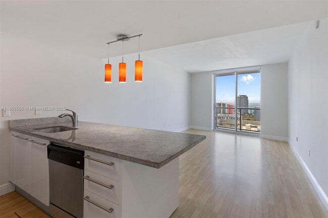 Foto del edificio - 185 SW 7th St