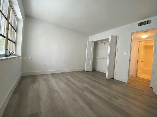 Foto del edificio - 1150 Madruga Ave