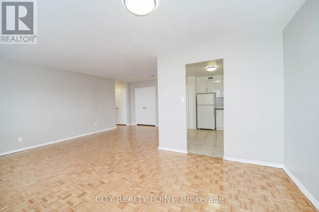 Photo du bâtiment - 6200 Bathurst St