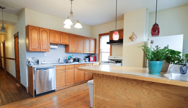 Building Photo - 346 Faneuil St