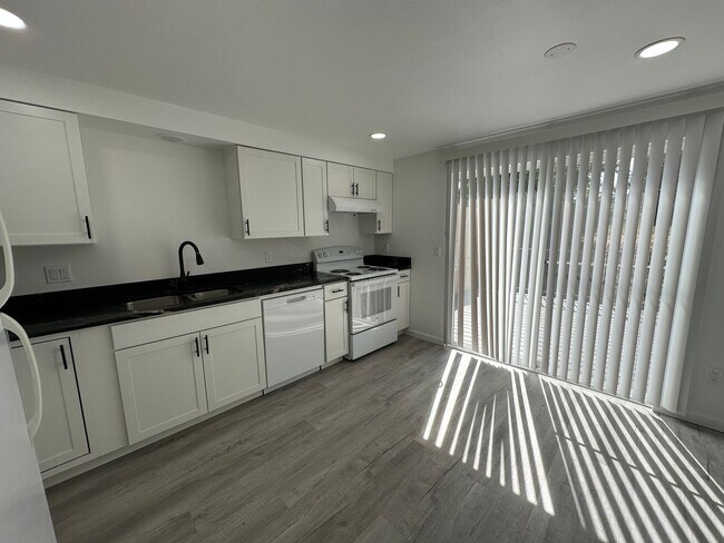 Foto del edificio - 1527 Santiam Rd SE