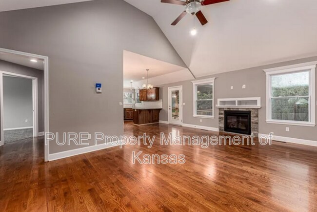 Building Photo - 4766 Lakecrest Dr