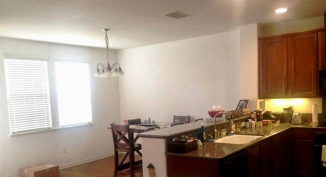 Foto del edificio - Adorable 2/2 Natomas Condo!  PLEASE READ E...