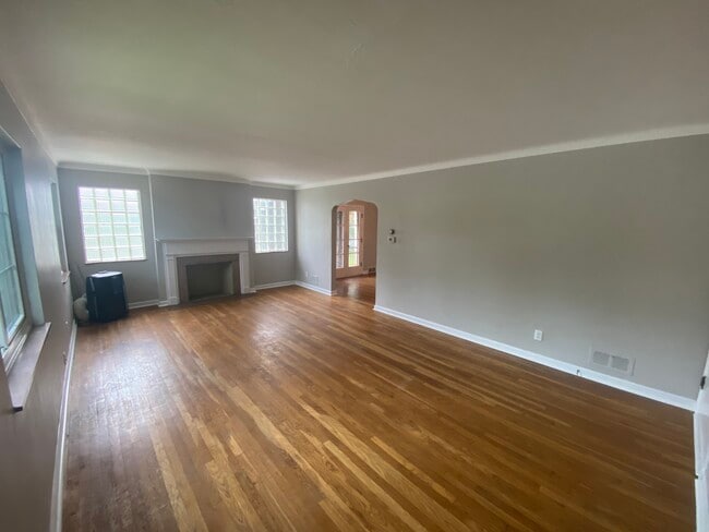 Living room - 3344 Goddard Rd