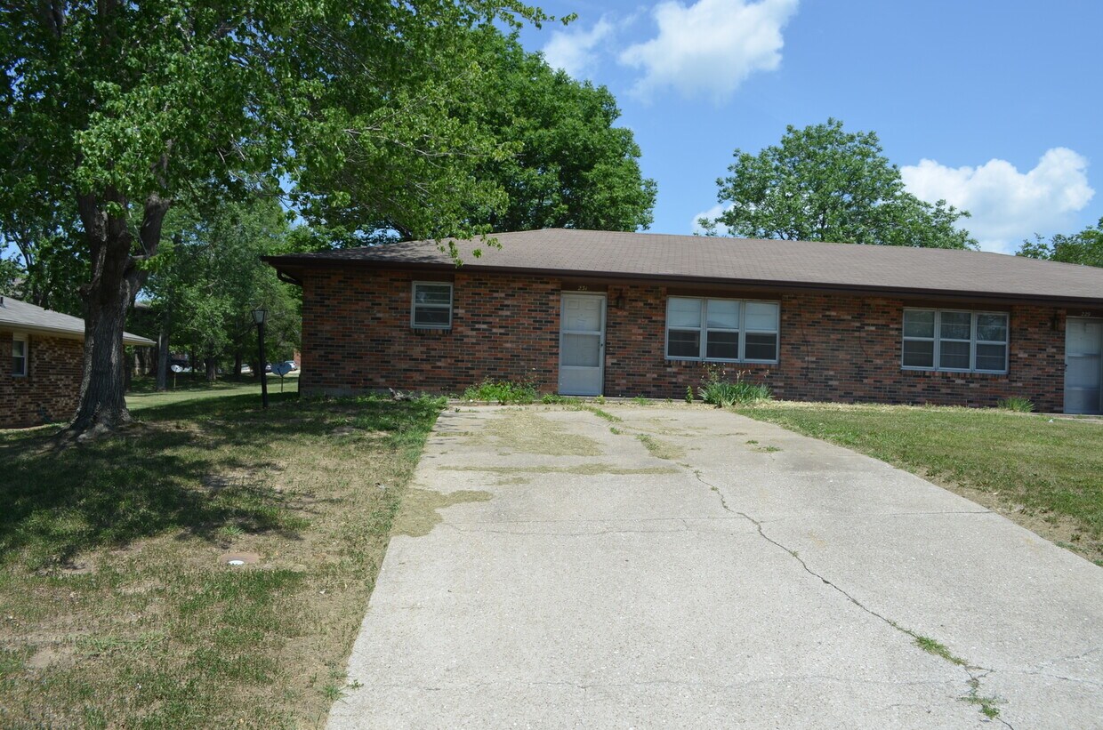 Foto principal - 229-231 Maple Grove Way