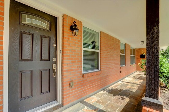 Building Photo - 1643 Crestdale Dr