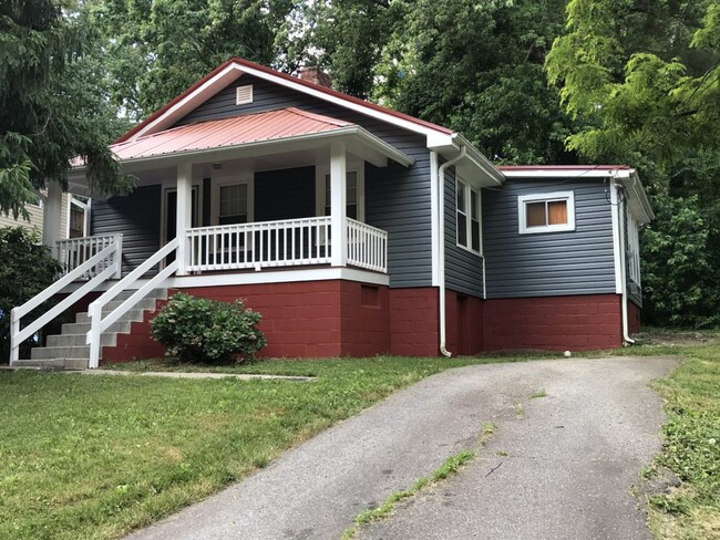 Building Photo - 66 Branning St