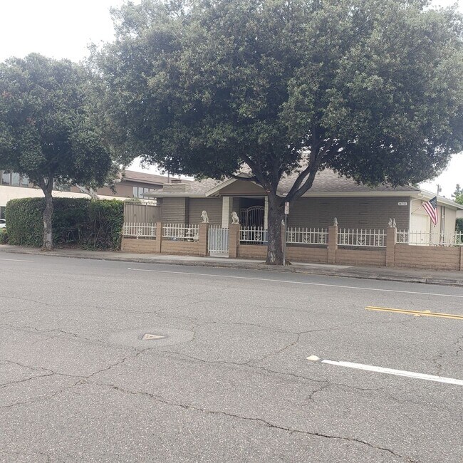 Foto del edificio - 14711 Yorba St
