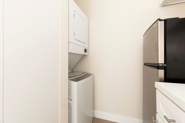 Building Photo - 10545 Leolang Ave