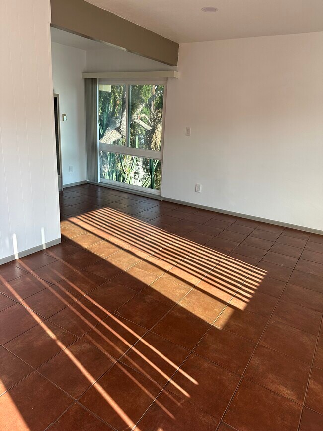 Foto del edificio - 4107 Sunset Dr