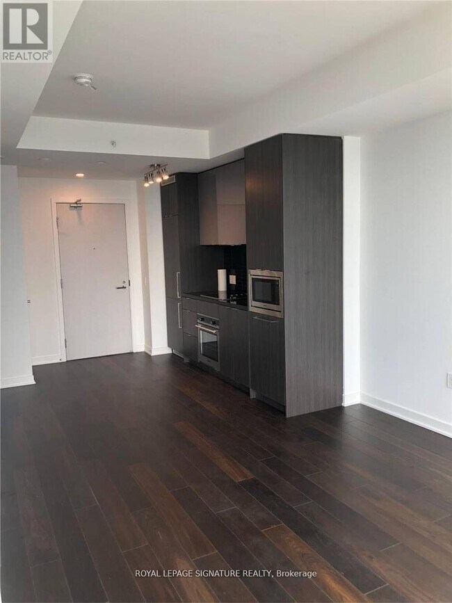 Building Photo - 115 Blue Jays Way