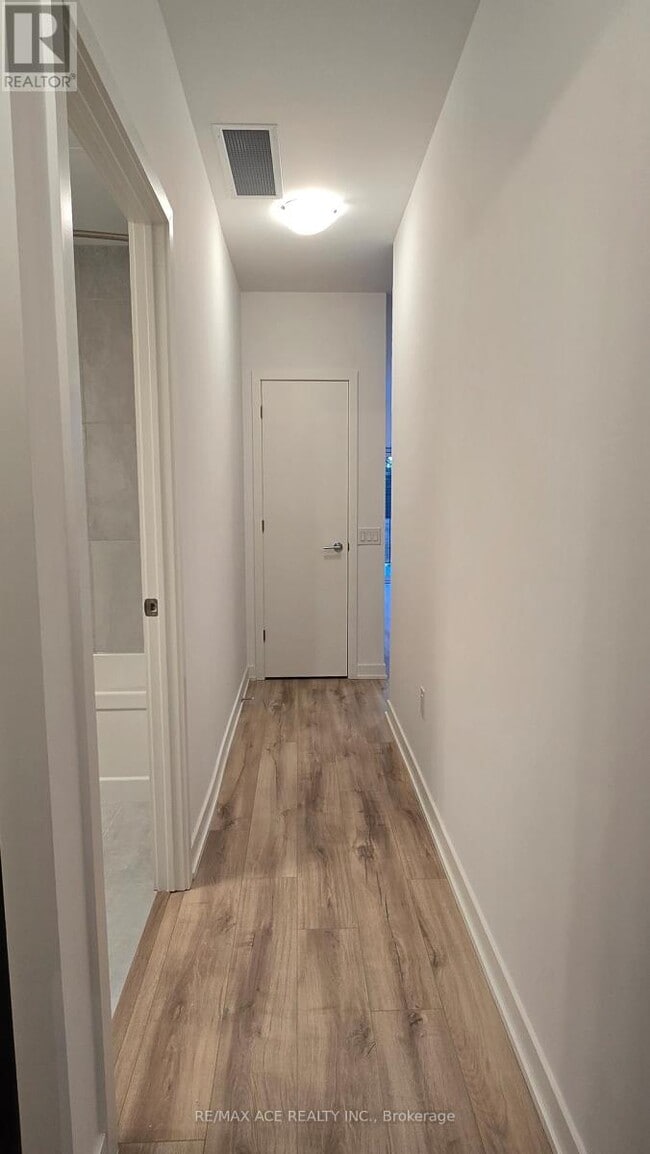 Photo du bâtiment - 7439 Kingston Rd