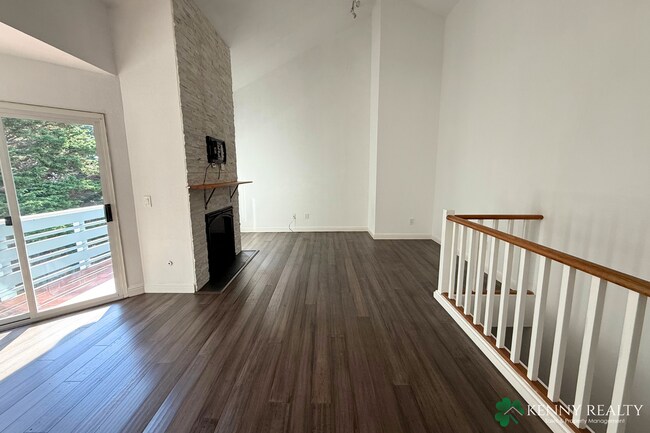 Foto del edificio - Bright 2 Bedroom, 1.5 Bathroom Home with O...