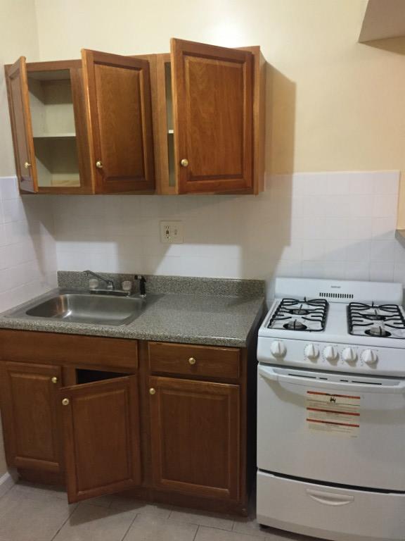 Building Photo - 1435 E 103rd St