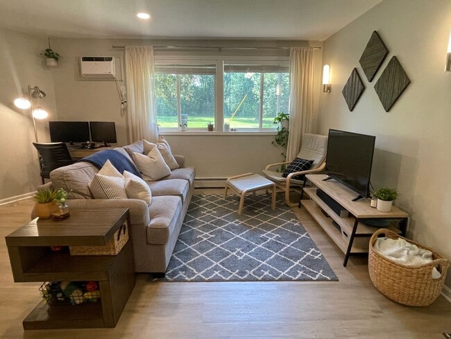 Building Photo - Champlin Main Floor Renovated Apartment, Dishwasher, Garage, Pets Welcome