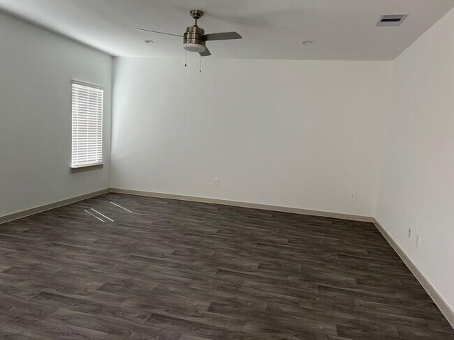 Foto del edificio - 12819 Heddington Grv Ln