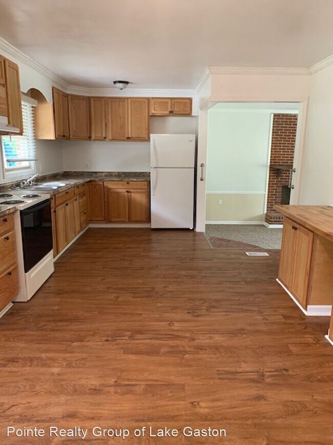 Building Photo - 3 br, 1.5 bath House - 1310 Carolina Ave.