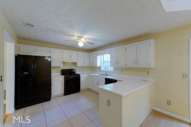 Building Photo - 348 Wayward Wind Dr SW