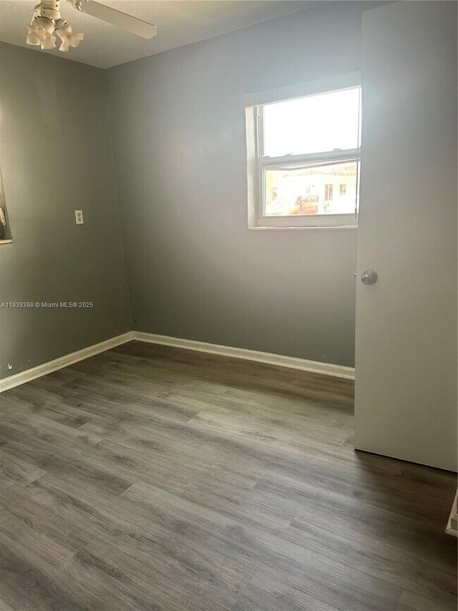 Foto del edificio - 3971 SW 12th Pl