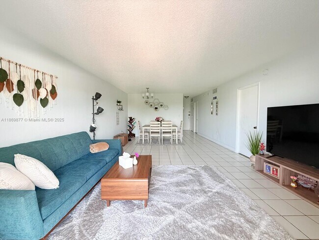 Building Photo - 4141 Nautilus Dr