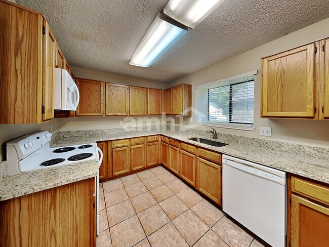 Foto del edificio - 3717 Flagstone Ave