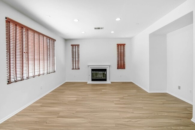 Building Photo - Stunning Winnetka Home
