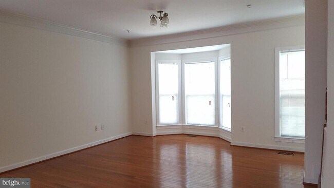 Foto del edificio - 3301 Castle Ridge Cir
