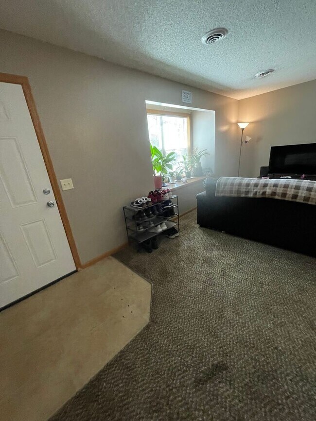 Foto del edificio - Great Townhome! Close to Campus!