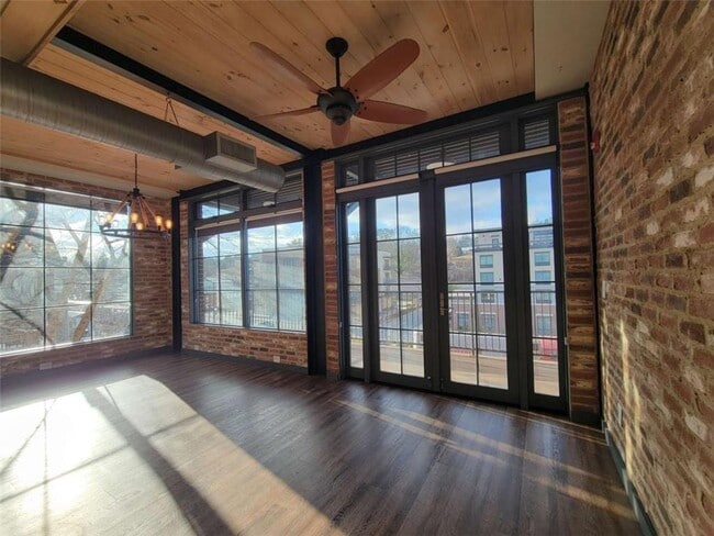 Foto del edificio - 550 E Main St